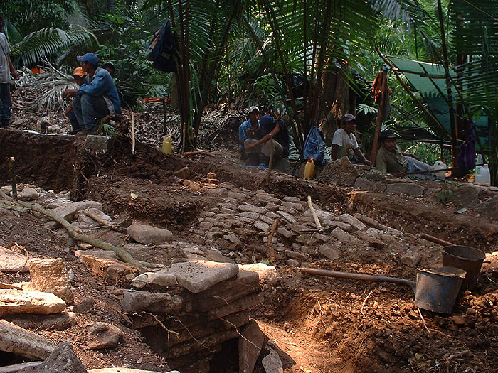 Cancuen Workers on site - Maya Expeditions
