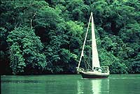 Rio Dulce sailboat - photo by INGUAT - Maya Expeditions